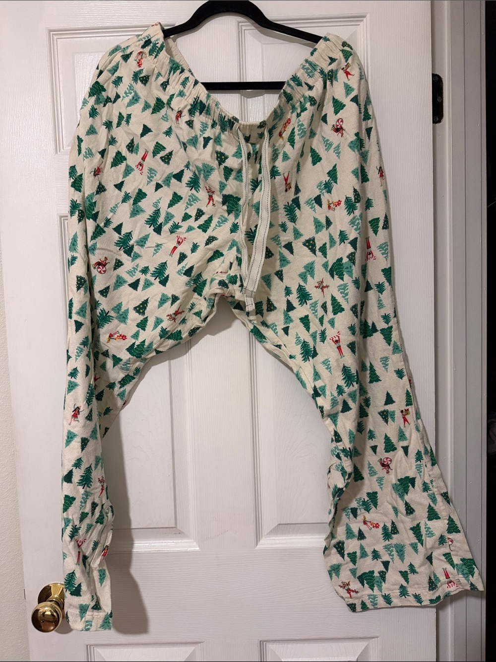 Old Navy Women's holiday Christmas Tree & Elf Print Pajama Pants - Cream & Green